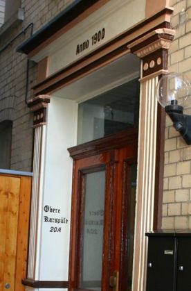 eingangstür zahnarztpraxis